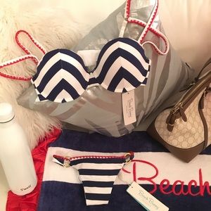 BNWT Beach Bunny Gorgeous Love Stitch Bikini